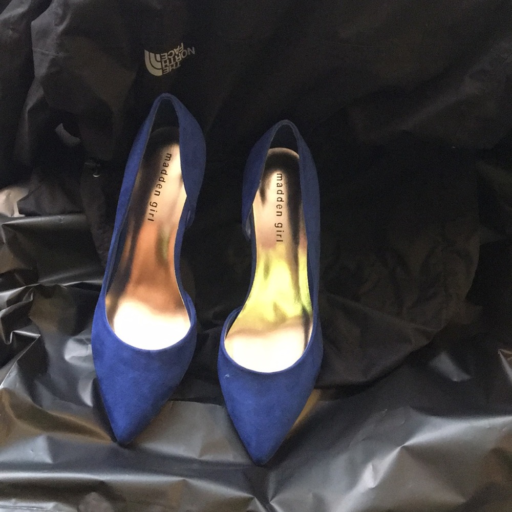 Kitten heel cobalt shoes